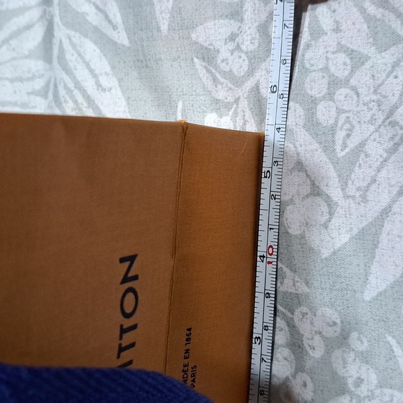 Louis Vuitton box &  small bag - Picture 5 of 11